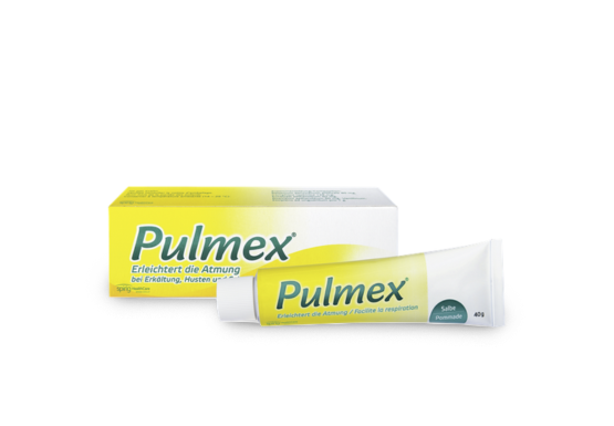 Pulmex® Salbe Packshot Pulmex Erkältungssalbe in Tube vor der Verpackung zur Linderung von Erkältung, Husten und Schnupfen.